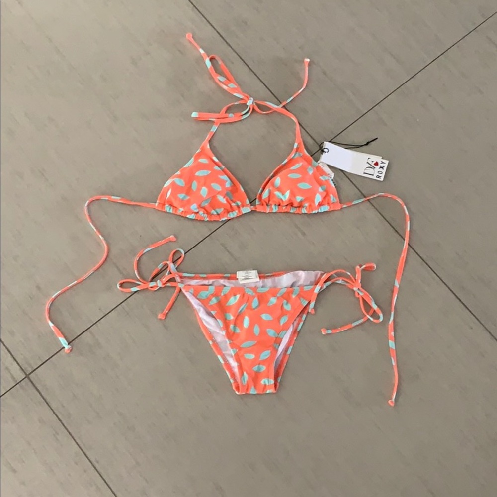 New with tags Roxy bikini, coral size small